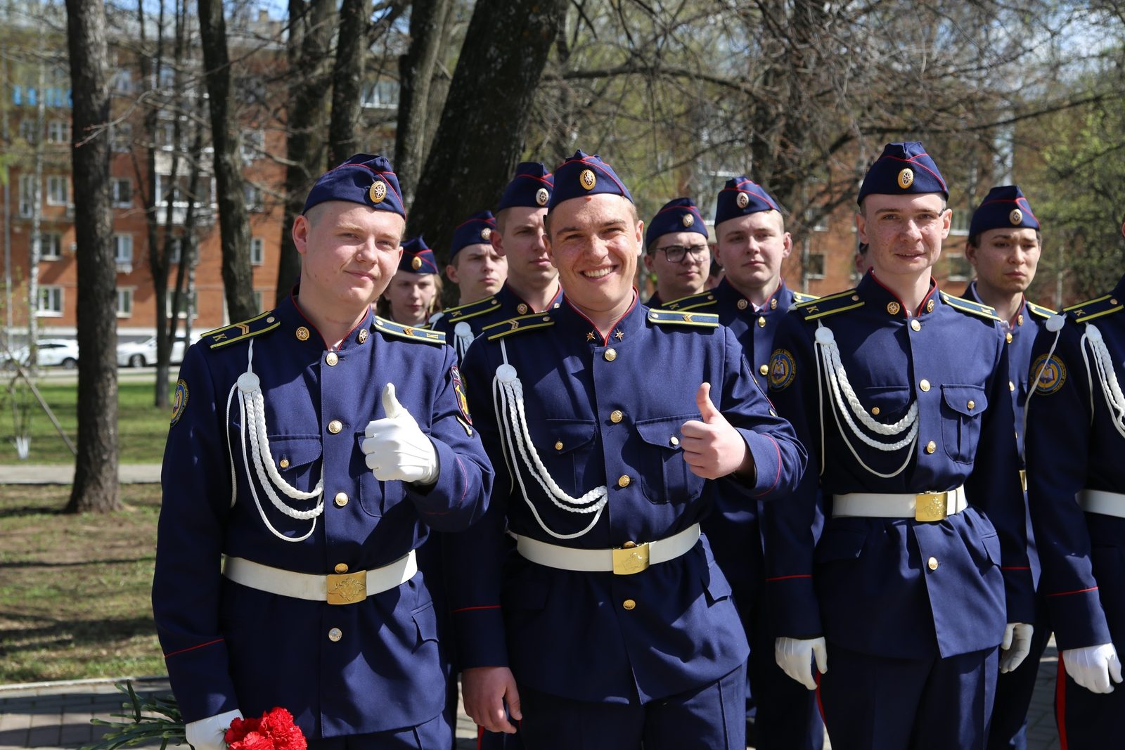 Курсанты КГиМС в парадной форме